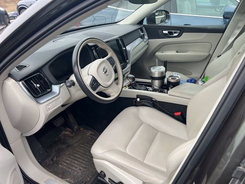 Used 2020 Volvo XC60 T5 Momentum w/ Protection Package image 7