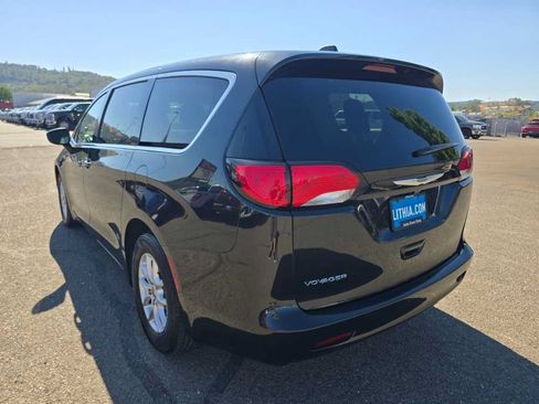 Used 2023 Chrysler Voyager LX FWD image 3