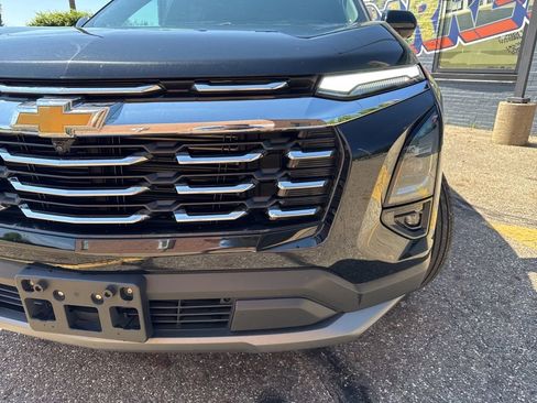 Used 2025 Chevrolet Equinox LT w/ Convenience Package II AWD/4WD image 3