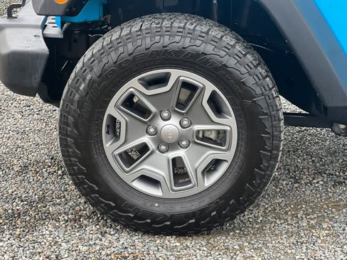 Used 2017 Jeep Wrangler Unlimited Rubicon w/ Connectivity Group image 34