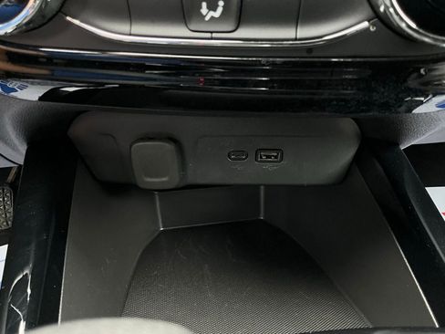 Used 2025 Chevrolet Trax LT image 23