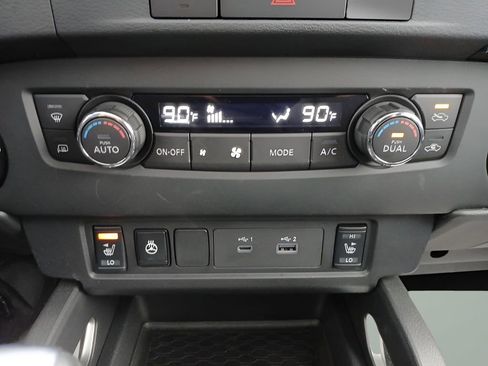 Used 2024 Nissan Frontier SL image 17