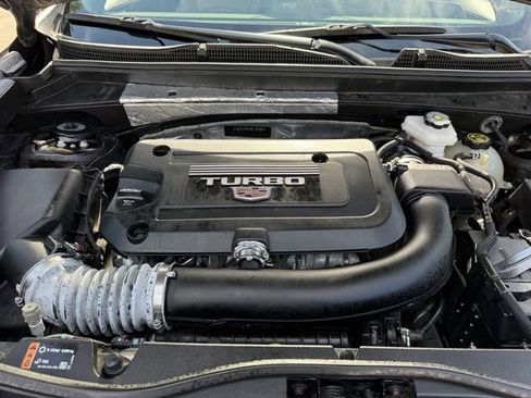 Used 2024 Cadillac XT4 Luxury w/ Cold Weather Package FWD image 33