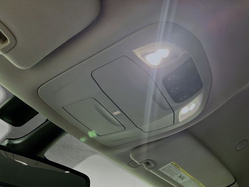 Used 2022 Chrysler Pacifica Touring-L image 21