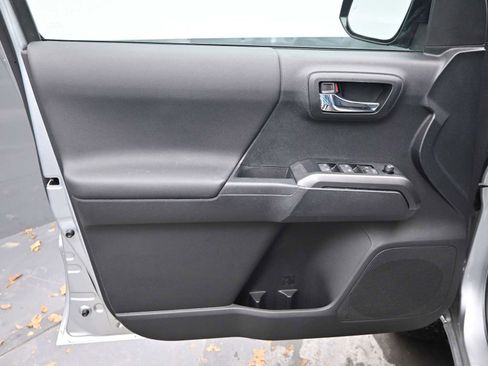 Used 2023 Toyota Tacoma TRD Off-Road image 10