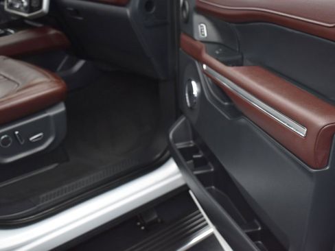 Certified 2024 Ford Expedition Limited image 17