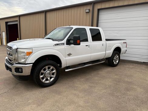 Used 2015 Ford F350 Lariat w/ Lariat Interior Package image 5