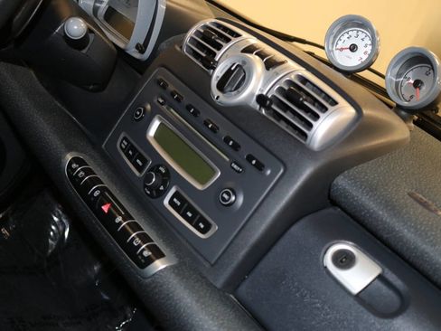 Used 2009 smart fortwo passion RWD image 41