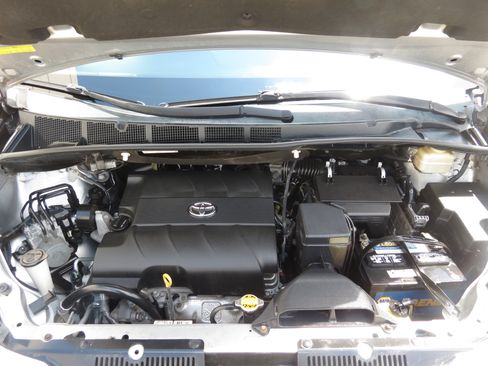 Used 2016 Toyota Sienna LE FWD image 10