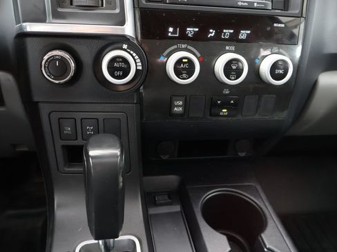 Used 2019 Toyota Sequoia SR5 AWD/4WD image 39