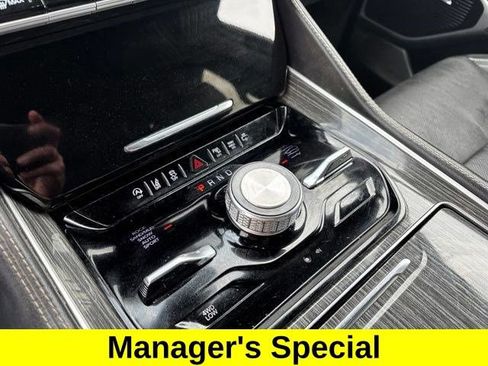 Used 2022 Jeep Wagoneer Series III w/ Premium Group I AWD/4WD image 25