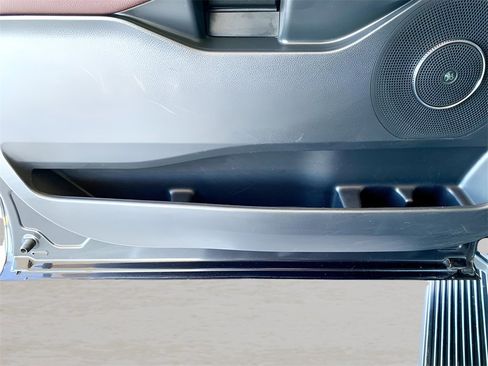 Used 2024 Ford Expedition Limited image 14