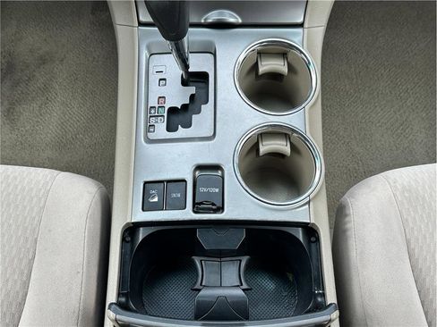 Used 2010 Toyota Highlander 4WD image 25