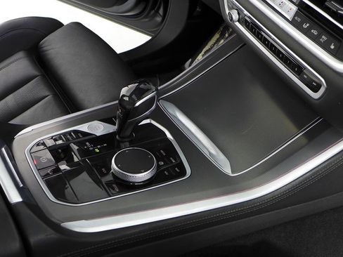 Used 2021 BMW X5 xDrive40i w/ M Sport Package image 15