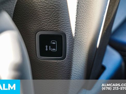 Used 2023 Chrysler Pacifica Touring-L image 36