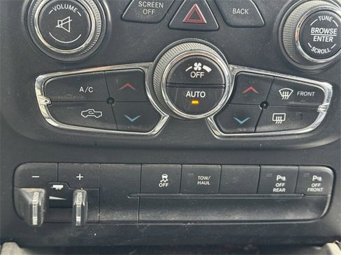 Used 2018 RAM 2500 SLT w/ Luxury Group image 33