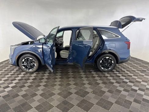 Certified 2025 Kia Sorento S w/ Panoramic Sunroof Package FWD image 11