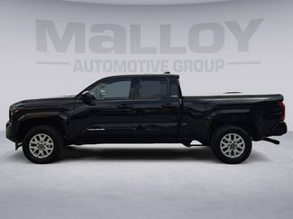 Used 2025 Toyota Tacoma SR5 AWD/4WD video 2