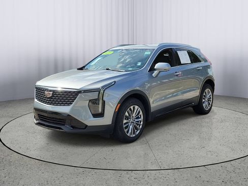 Used 2025 Cadillac XT4 Premium Luxury FWD image 9