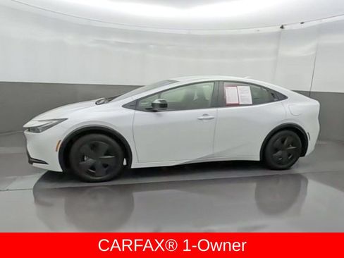 Certified 2025 Toyota Prius LE FWD image 5