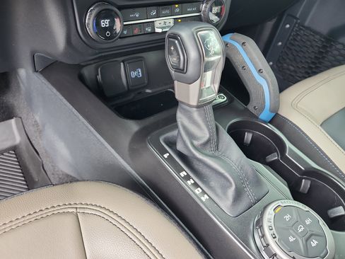 Used 2023 Ford Bronco Wildtrak image 14