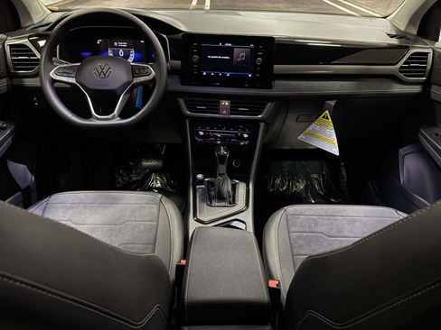 New 2026 Volkswagen Taos SE image 16