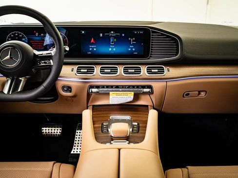 New 2026 Mercedes-Benz GLS 450 4MATIC image 33