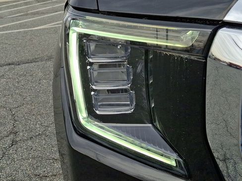 Used 2022 GMC Yukon SLT w/ SLT Luxury Package image 9