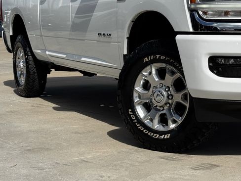 Used 2024 RAM 2500 Laramie AWD/4WD image 12