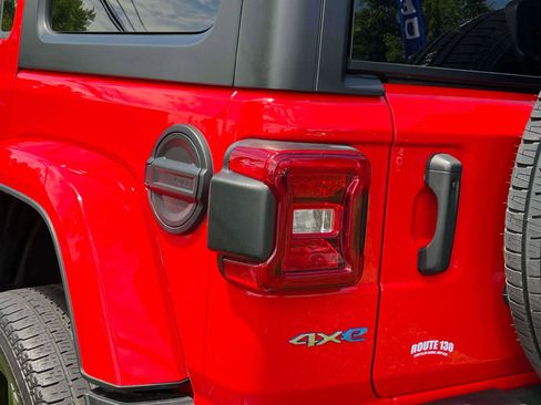 Used 2023 Jeep Wrangler Unlimited Sahara w/ Cold Weather Group AWD/4WD image 8