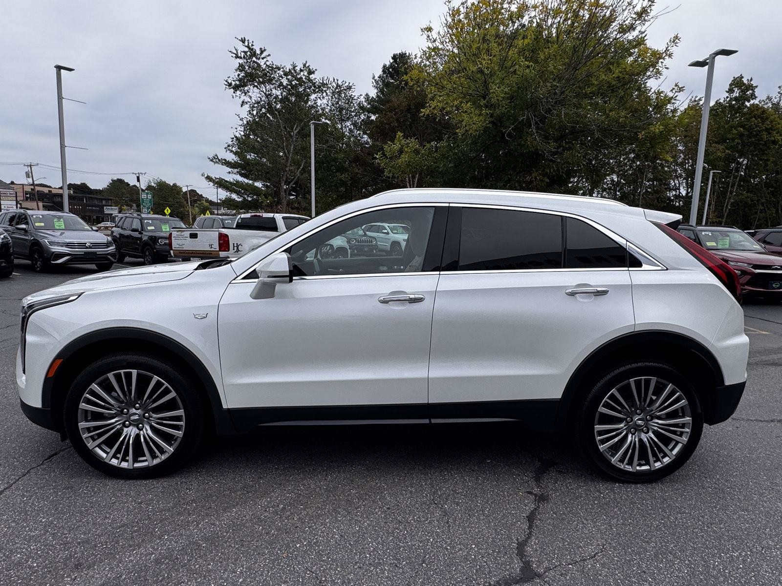 Used 2024 Cadillac XT4 Premium Luxury AWD/4WD image 4