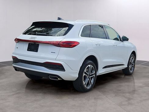 Certified 2025 Audi Q5 Premium w/ Convenience Package AWD/4WD image 4