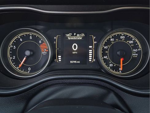 Used 2021 Jeep Cherokee Latitude w/ Mopar Interior Package FWD image 18