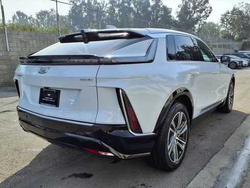 Certified 2026 Cadillac Lyriq Luxury image 8