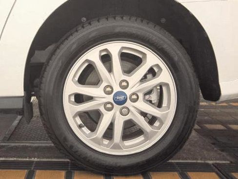 Used 2022 Ford Transit Connect XLT image 24