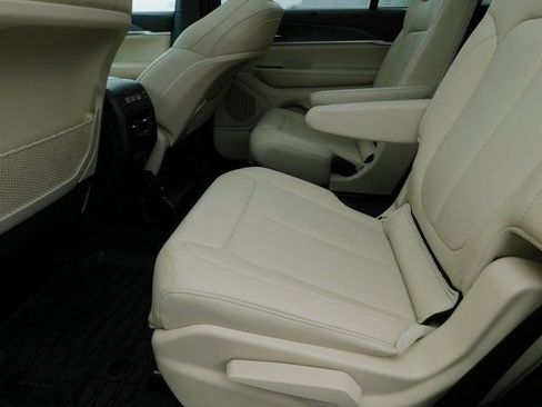 Used 2024 Jeep Grand Cherokee L Limited w/ Luxury Tech Group II image 23