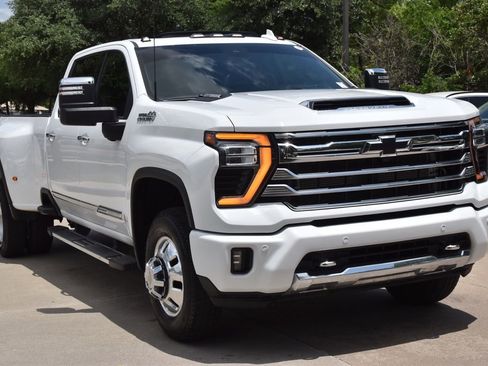 Used 2024 Chevrolet Silverado 3500 High Country w/ High Country Premium Package AWD/4WD image 4