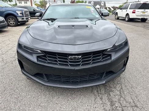 Used 2021 Chevrolet Camaro LT w/ Technology Package RWD image 2