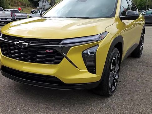 Used 2024 Chevrolet Trax RS w/ Sunroof Package image 3