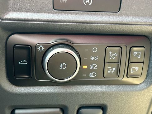 Used 2025 Ford F150 Lariat AWD/4WD image 22