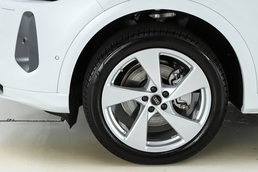 Used 2025 Audi Q5 Premium w/ Premium Plus AWD/4WD image 9
