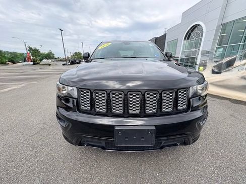 Used 2018 Jeep Grand Cherokee Altitude AWD/4WD image 8