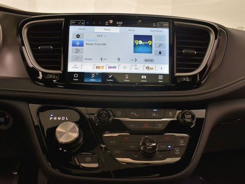 New 2026 Chrysler Pacifica Select AWD/4WD image 12