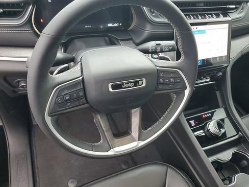 Used 2024 Jeep Grand Cherokee L Limited w/ Black Appearance Package AWD/4WD image 18