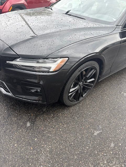 Used 2024 Volvo S60 B5 Plus AWD/4WD image 10