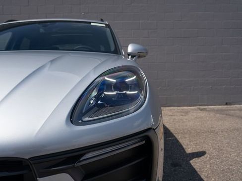 Certified 2026 Porsche Macan image 11
