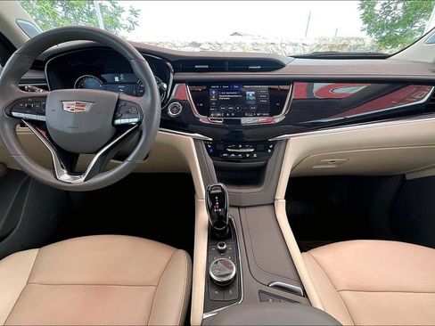 Used 2024 Cadillac XT6 Premium Luxury FWD image 16
