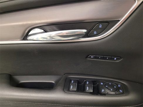 Used 2023 Cadillac XT6 Luxury image 30