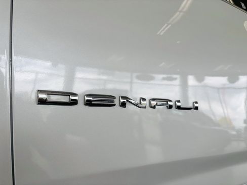 Used 2022 GMC Yukon Denali AWD/4WD image 6