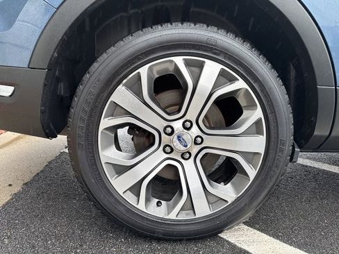 Used 2019 Ford Explorer Platinum image 12